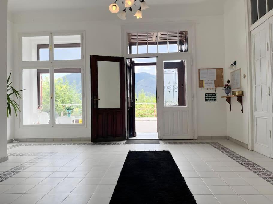 Villa Alexandercharmante Wohnung Mit Bergblick, Villa Alexander เซมเมอริง ภายนอก รูปภาพ